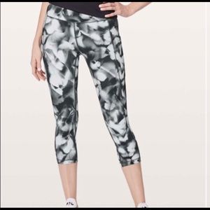 Lululemon Speed Up Crop 21"